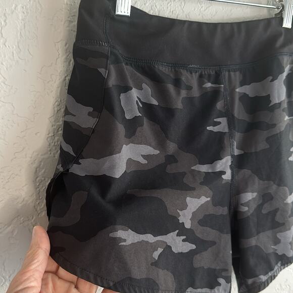 Athleta Girl Camo Run the World Shorts 3” Size 14 XL Women's XS 982245 - Picture 4 of 6